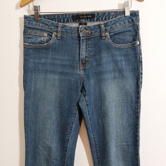 Calvin Klein Medium Wash Flare Jeans Women's Size 6 / 30 - Picture 2 of 12